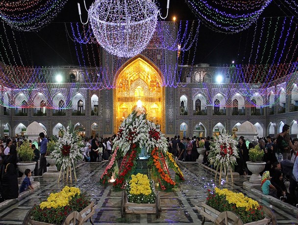 آذین‌بندی حرم مطهر امام رضا(ع) با ۲۰۰ هزار بوته و شاخه گل