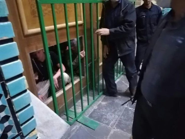 شیعه از شکستن درب خاطره خوبی ندارد