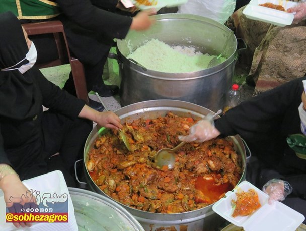 ۷ هزار پرس غذای نذری در شهر یاسوج پخت و توزیع شد+تصاویر