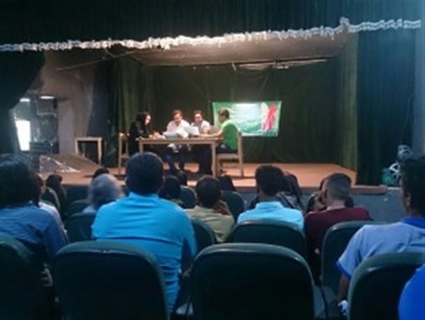 کارگاه نمایشنامه خوانی بمناسبت روز هنر انقلاب اسلامی در میناب برگزار شد