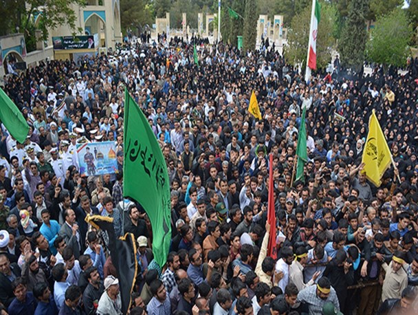 تشییع پیکر شهید مدافع حرم در میان فریادهای لبیک یا زینب/تصاویر