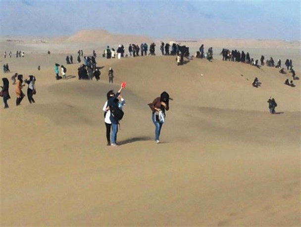 گزارش تصویری از همایش کویرنوردی دختران دانشجو در یزد