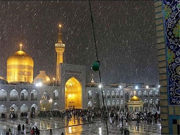 حرم رضوی تنها ۵ ثانیه "قطع برق"داشت/ میله پرچم گنبد رضوی مرمت شد/ خسارتی به اماکن متبرکه وارد نشده است