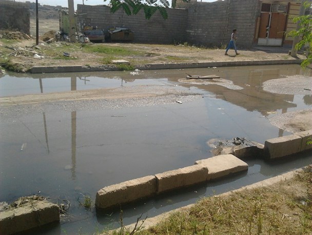 تصاویری از سرازیرشدن فاضلاب در خیابان شهرک ساحلی شوشتر