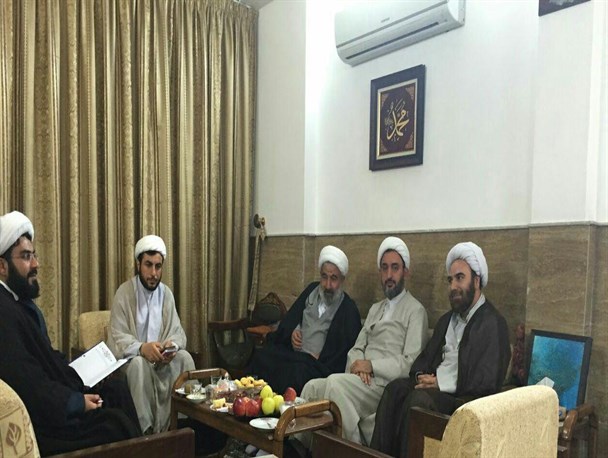 نظام  اسلامی محصول خون شهیدان و قلم عالمان است