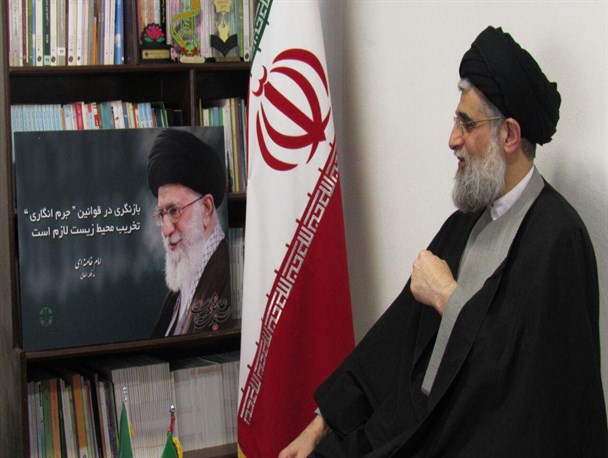 راز یک تابلو در دفتر امام جمعه انزلی