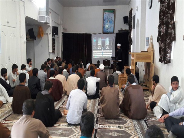 نقش طلاب در سنگر مقابله با جنگ نرم دشمنان/ طلاب پرچمداران تبلیغ دین در جامعه هستند