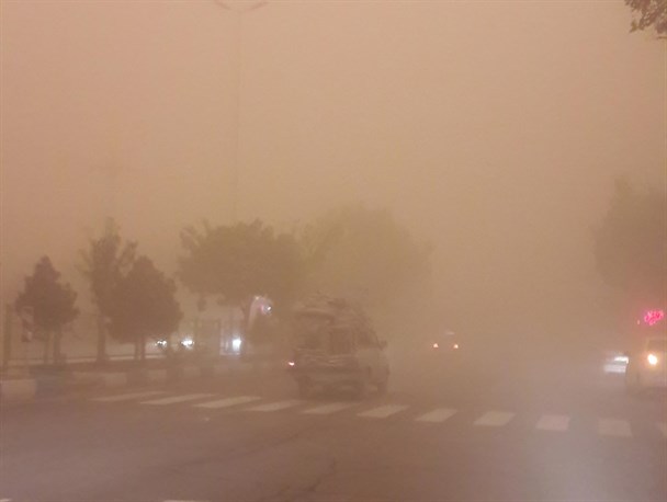 طوفان روز گذشته یزد 10 مصدوم بر جای گذاشت