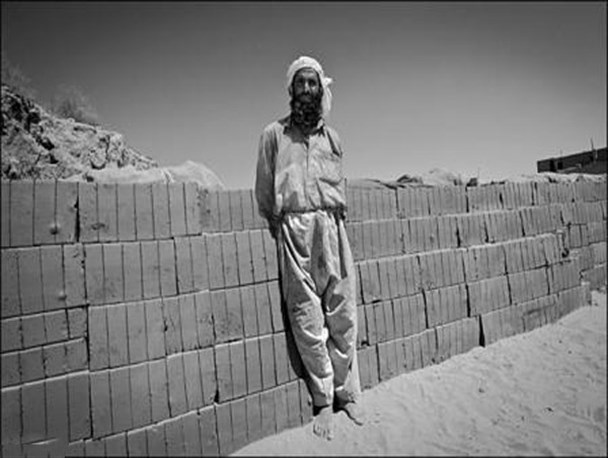 وقتی دلال‌ها راه خرید و فروش آجر را سد می‌کنندواحد‌های تولید آجر با ظرفیتی کمتر از ۴۰ درصد مشغول به فعالیت هستند/ رونق تولید آجر در گرو بروزرسانی تکنولوژی تولید