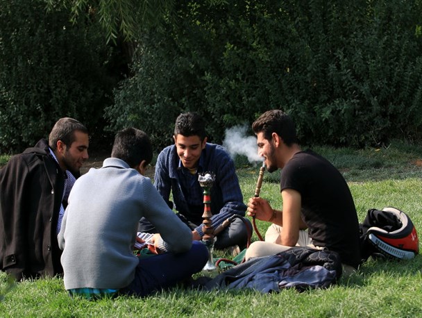 خانواده‌ها از استعمال قلیان در پارک‌های یزد به شدت ناراضی اند