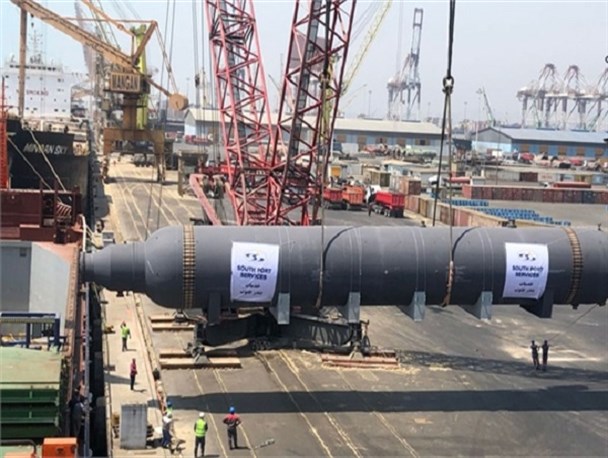 تخلیه نگله ۴۳۷ تنی وارداتی در بندر شهید رجایی/ انتقال محموله با رعایت شیوه‌نامه‌های باربرداری ترافیکی به محوطه بندری