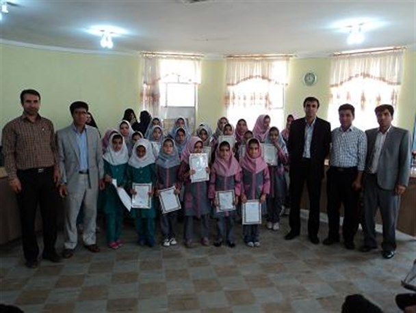 از دانش آموزان برگزیده جشنواره جابر و المپیادهای دانش آموزی تجلیل شد