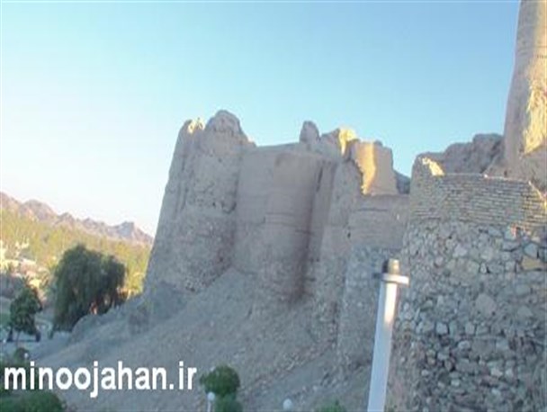 قلعه تاریخی منوجان رو به نابودی است