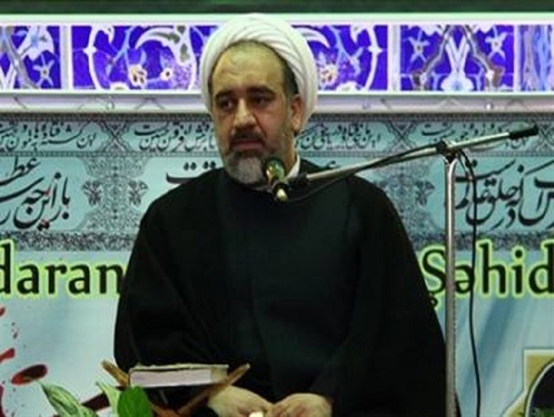 رئیسی که با آگاهی از تخلفات اعضا سکوت کرده، شریک جرم خائن است/ به جای دعوا کردن، ساختار شورای شهر را عوض کنند