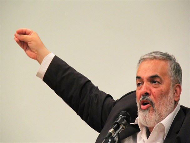 هزینه سنگین هندی ها برای زبان انگلیسی/عامل پیشرفت هند زبان انگلیسی نبود مبارزات گاندی بود