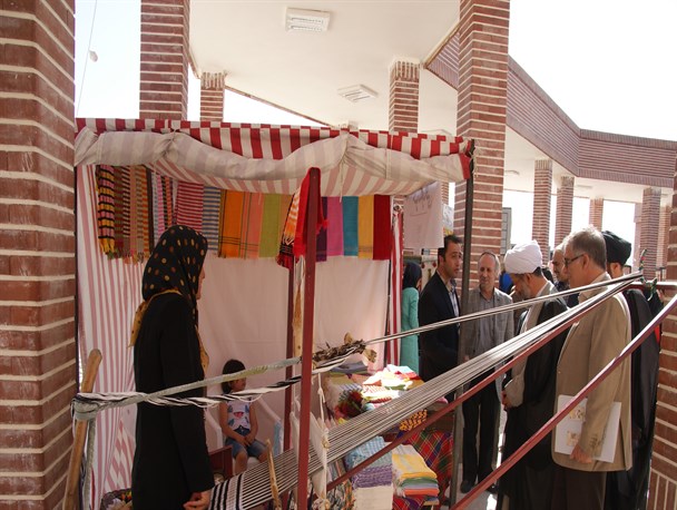 اولین نمایشگاه صنایع دستی دانشجویان افتتاح شد