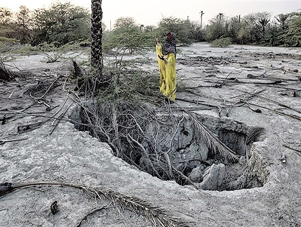 وقتی مردم از ترس دفن شدن زیر آوار خواب ندارند/ زخم مکرر فروچاله‌ها بر پیکره دشت‌های جنوب کشور