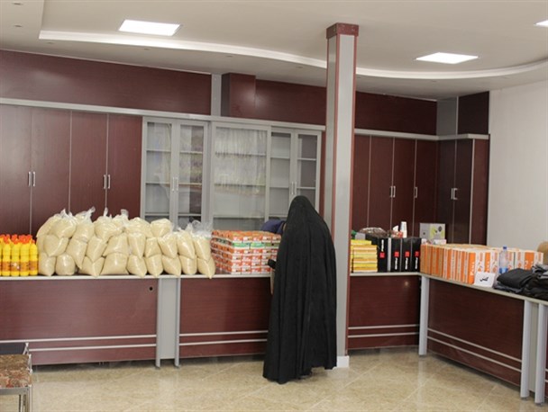 توزیع سبد مواد غذایی و پوشاک بین 451 نفر از مددجویان کمیته امداد + تصاویر