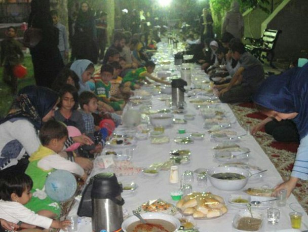 کودکان خانه‌های ایتام تربت جام مهمان سفره افطاری ورزش بانوان/ عدم حضور مسئولان شهرستان در این برنامه