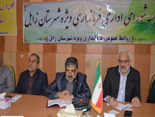 مدیرانی که بدون تایید فرماندار در منطقه نصب می شوند مشروعیت قانونی ندارند/ بعضی از مدیران کل نسبت به وظایف خود توجیه نیستند