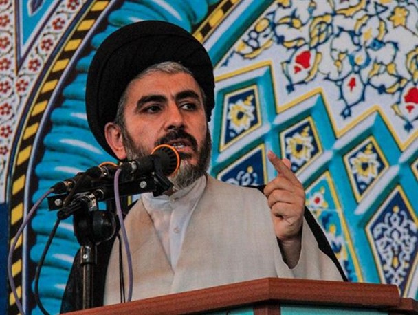 ارتقاء ایمان بهترین راه مقابله با توطئه های دشمنان است/ دشمنان از طریق فضای مجازی ایمان جوانان را از بین می برند