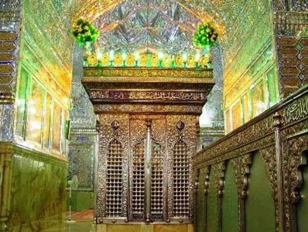بقاع متبرکه یکی از قطب‌های فرهنگی هستند