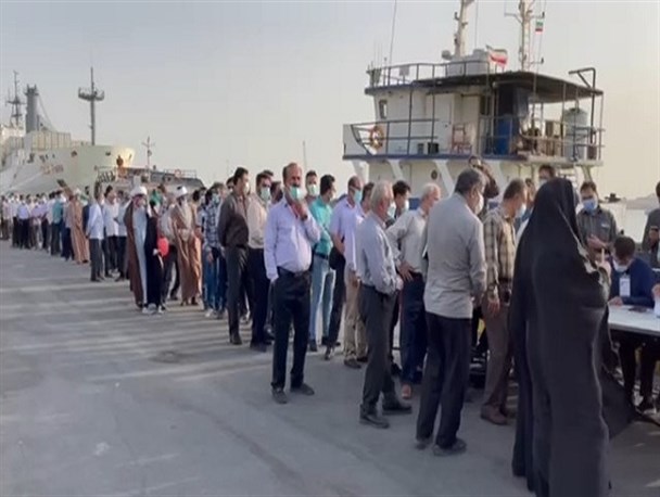 رای‌گیری در استان بوشهر آغاز شد/ صف‌های طولانی مقابل شعبات اخذ رای در بوشهر تشکیل شد