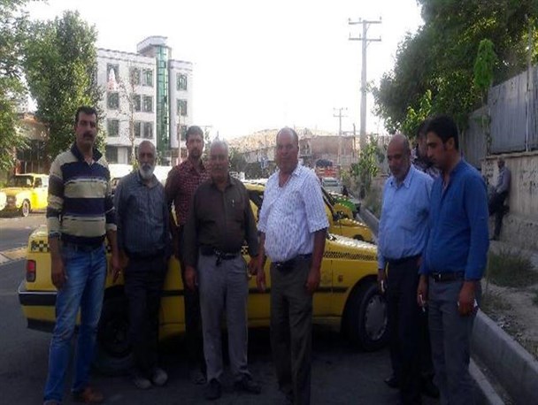 نارضایتی کسبه و ساکنان خیابان ۹ دی به علت ازدحام خودروهای تاکسیرانی بخش مرکزی دماوند/ رانندگان خط تاکسیرانی بخش مرکزی دماوند همچنان در انتظار تحقق وعده‌های مسئولان هستند