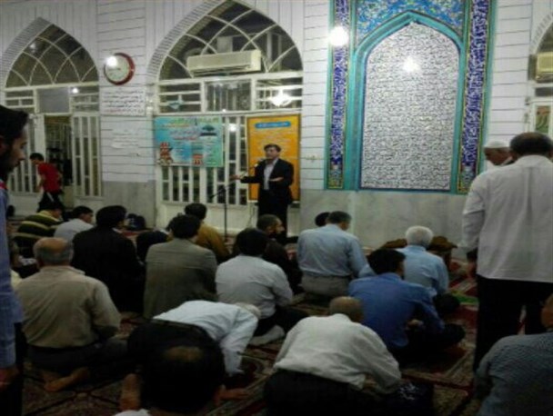 مسجد یک پایگاه سیاسی اجتماعی است/به استاندار گفتم قرآن در کارها مهجور مانده است
