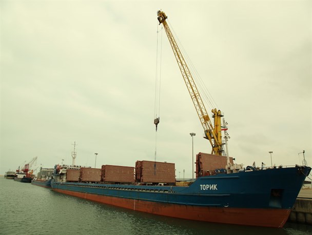 واردات بیش از ۲۶هزار تن کالای غیر نفتی از بنادر قشم/ تخلیه و بارگیری ۲ هزار و ۷۶۵ TEU کانتینر در بهار ۹۵