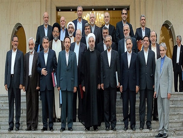 قانون، دولت را ملزم به کاهش سن مدیران کرد/ دولت پیر دگرباره جوان خواهد شد؟