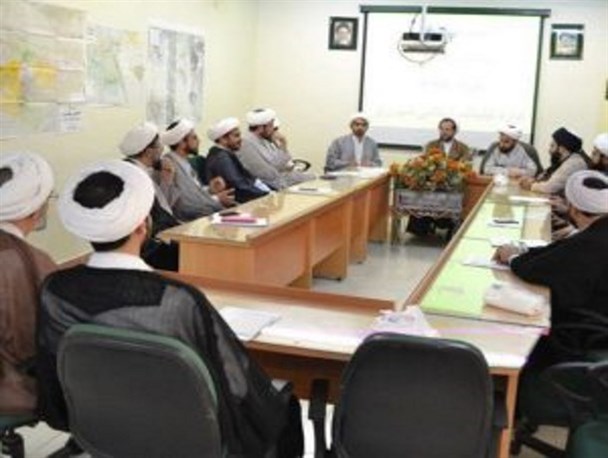 نقش روحانیون در خنثی کردن حرکات خبیثانه دشمن بسیار مهم است