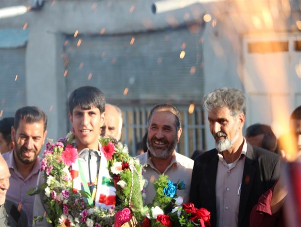 چادگانی ها از قهرمان مدال آور چی- وان 2018 استقبال کردند/ تصاویر