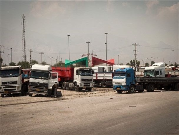 ثبات حمل و نقل جاده ای در کانون ترانزیت کشور/ ۳۵ هزار حلقه لاستیک بین کامیون داران هرمزگان توزیع شد