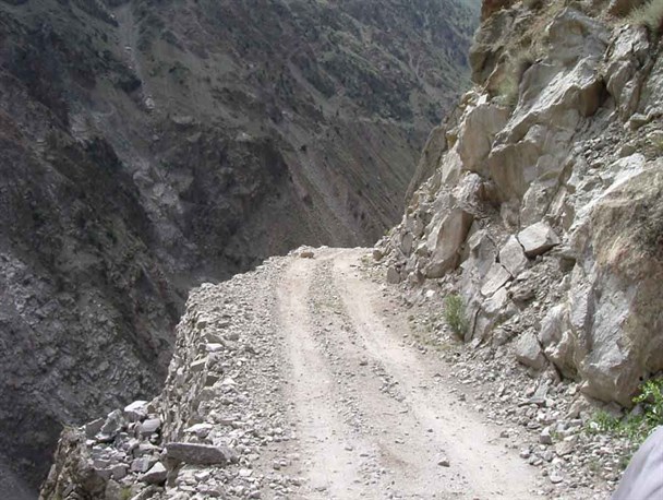زادگاه خورشید ایران نیازمند جاده ترانزیتی است/ سراوان دارای بدترین وضعیت در حوزه راه‌ها