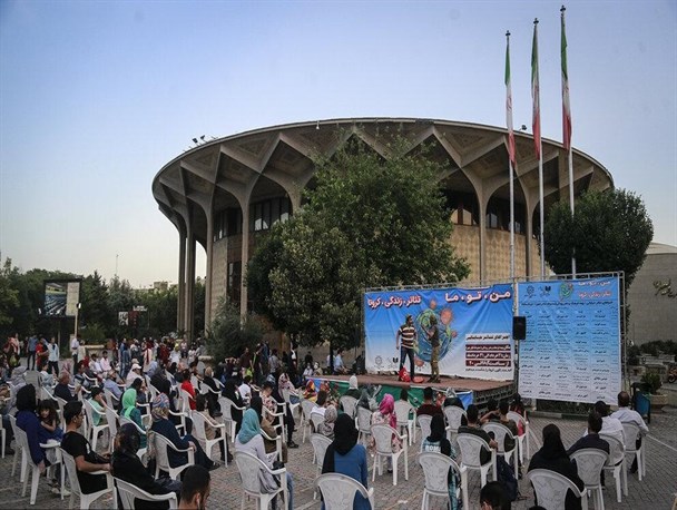 تئاترهای خیابانی فعلا متوقف شده‌اند/ جان مردم اولویت دارد