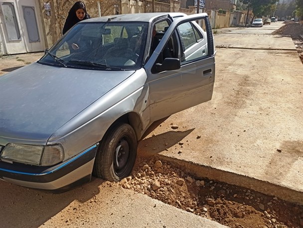 مسئولان آب شهری مطالبات خیابان "گلستان ۷" یاسوج را بررسی کنند/ وقتی خودروی شهروندان در چاله گرفتار می‌شود+تصاویر