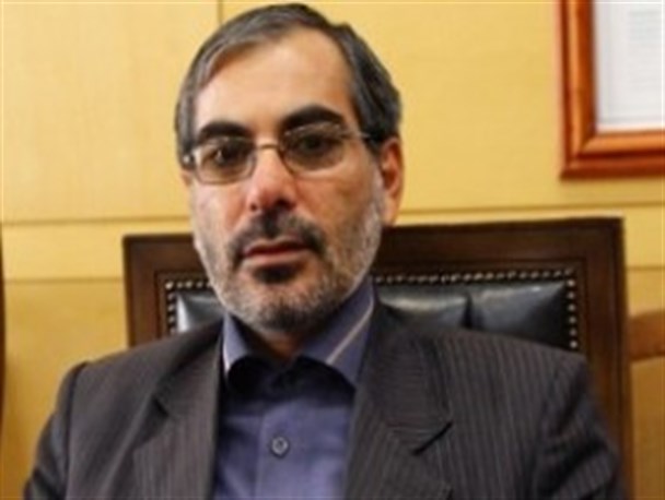 دانشگاه نباید جولانگاه احزاب سیاسی باشد/ وزیر بر همکاران و محیط کار خود احاطه ندارد