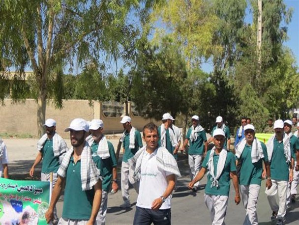 دوندگان «جاده ولایت» به ابرکوه رسیدند + تصویر