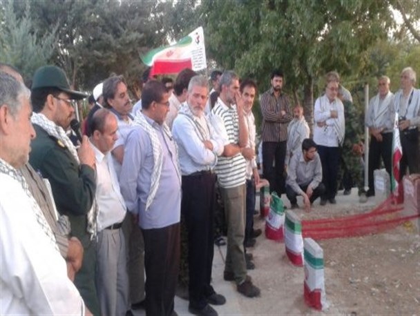 دیدار کاروان راهیان نور از مزار 5 دلاور مرد شهید کامیارانی/تصویر