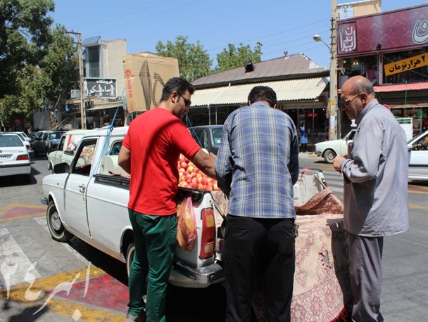 نارضایتی مردم ابهر از نبود مکان مستقل برای میوه فروشان خیابانی