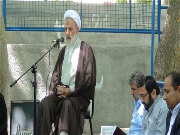 خاستگاه علوم انسانی بین شرق و غرب در تضاد است