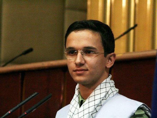 نگاه به آموزش و پرورش و دانش آموز سطحی است