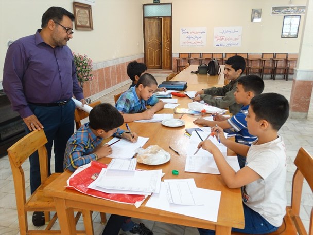 آزمون سراسری انجمن خوشنویسان ایران در مه ولات برگزار شد+ تصاویر