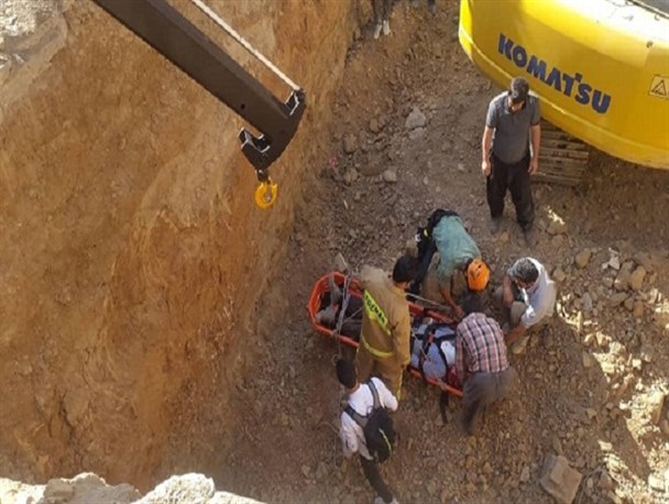 سقوط کارگر به محل گود برداری در سنندج