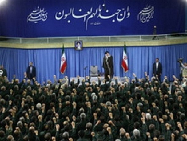 سربازان سبزپوش راه ولایت بی تاب دیدار رهبر خود بودند