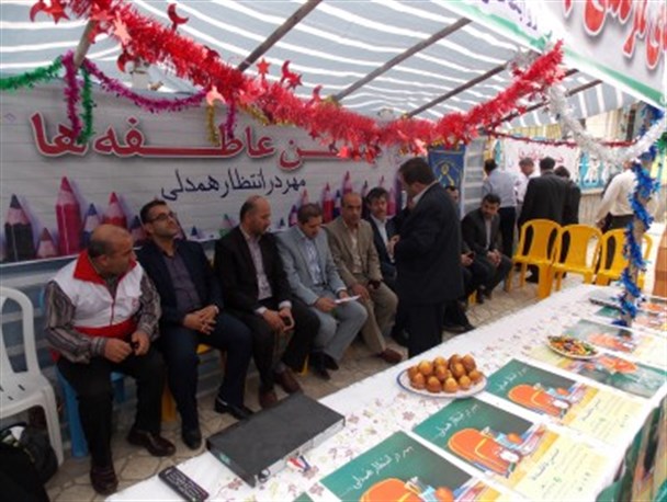 جشن عاطفه ها با شعار "مهر در انتظار همدلی" در شهرستان رضوانشهر برگزار شد+ تصاویر