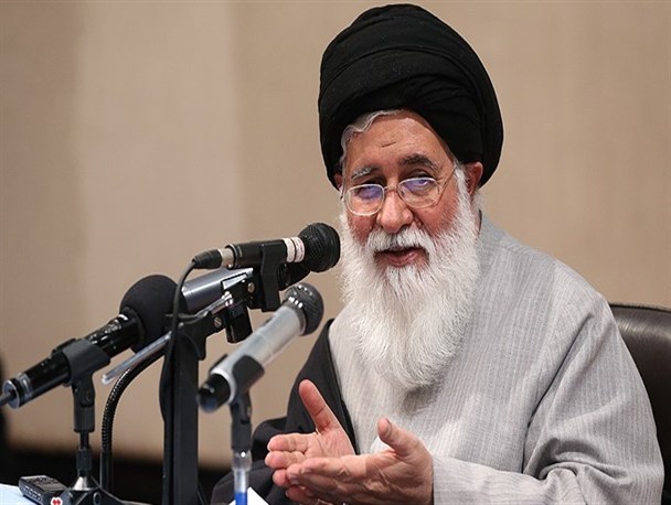 حرکت چند درجه ای شعار دولت یازدهم به سمت جریانات ضد ارزشی/امروز میدان واقعی دشمن فضای مجازی است