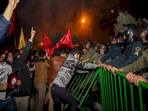 شلاق ناشی گری بر تن روشن انقلابی گری!!