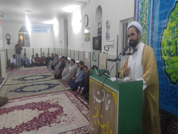 جوانان برای مقابله با سونامی فرهنگی به مسجد پناه می آورند/جوانان را از مسجد نرانیم